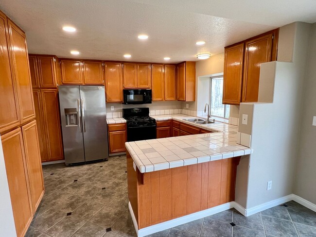 Building Photo - Two Story, 2 Bedroom 2.5 Bath House w/Cent...