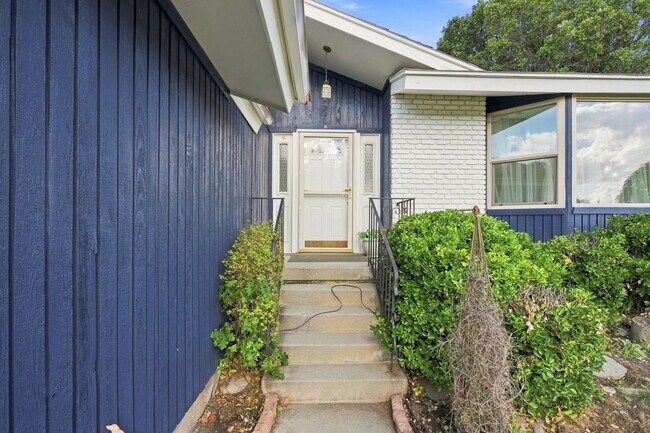 Building Photo - 9229 Alvey Ln