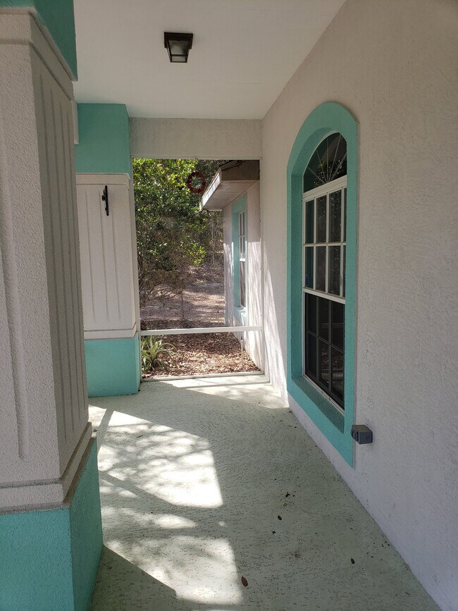 Building Photo - Lovely Pine Ridge Pool Home