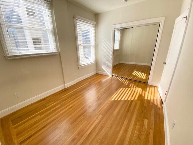 Building Photo - 2 bedroom in San Francisco CA 94118