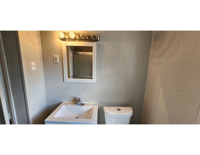 Building Photo - Alice St Triplex