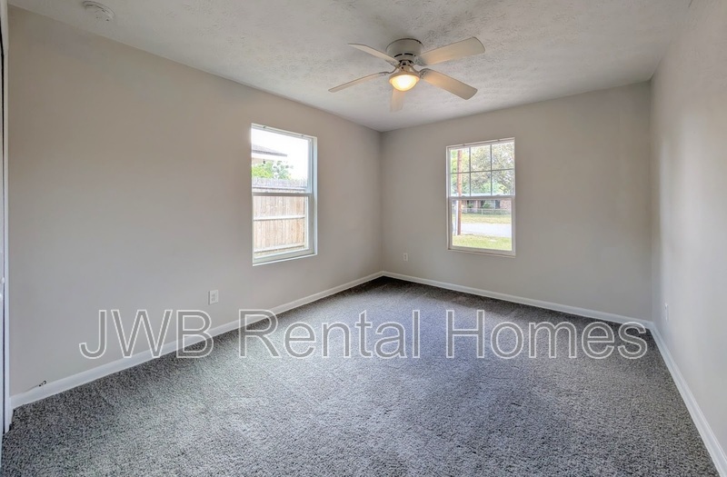 Building Photo - 7930 Limoges Dr S