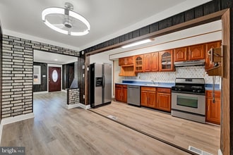 Building Photo - 3 Bedroom Beautiful Home