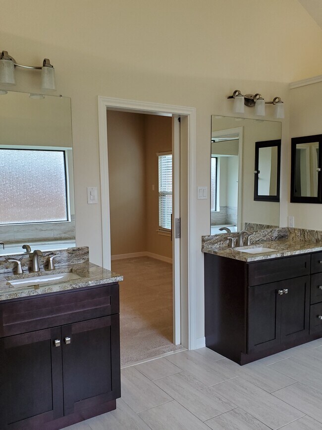 Building Photo - 4424 Windhaven Ln