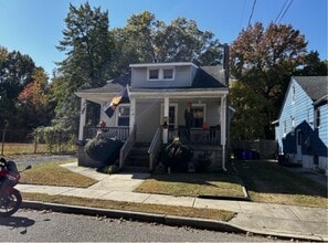 Building Photo - 139 Leona Ave