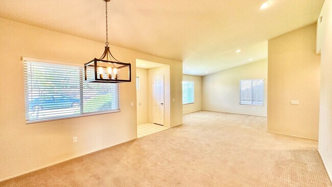Building Photo - 730 Morro Rd