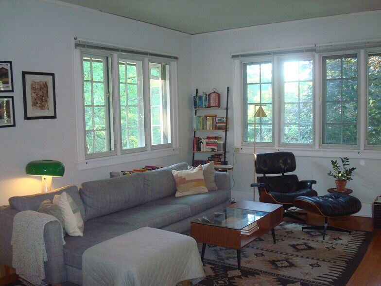 Living Room - 457 Paris Ave SE