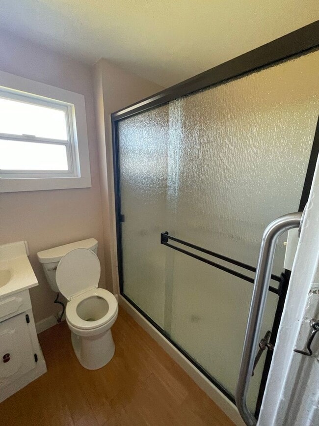 Building Photo - Spacious 3-Bed Home with Large Front & Backyard – Quiet Madera Living