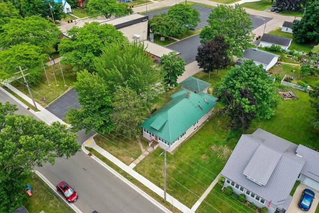 Building Photo - 100 W 1st St