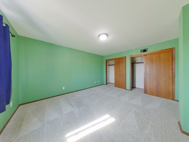 Building Photo - 1647 S Beech St