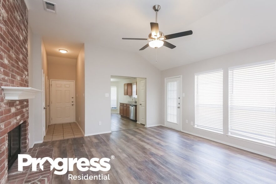 Building Photo - 308 Oak Meadow Ln