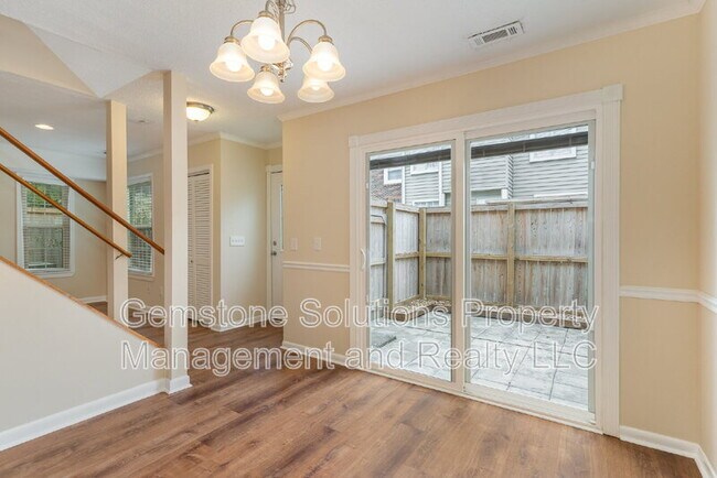 Building Photo - 404 Granville Rd