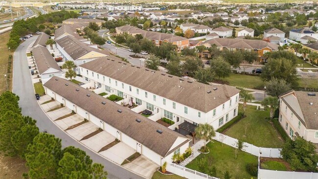 Building Photo - 15537 Honeybell Dr