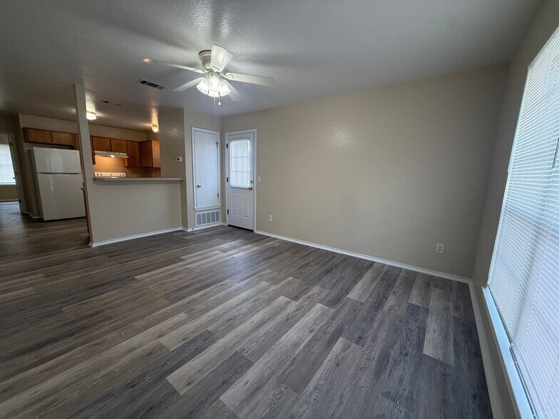 Building Photo - 4000 Doraine Ct