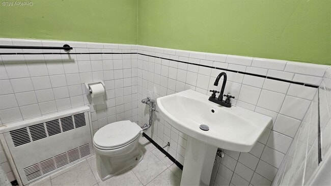 Building Photo - 25-31-31 42nd St