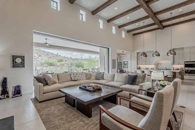 Building Photo - Luxury Home ready for January Move-in