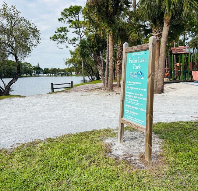 Building Photo - Updated 2/2 in Indian River Estates