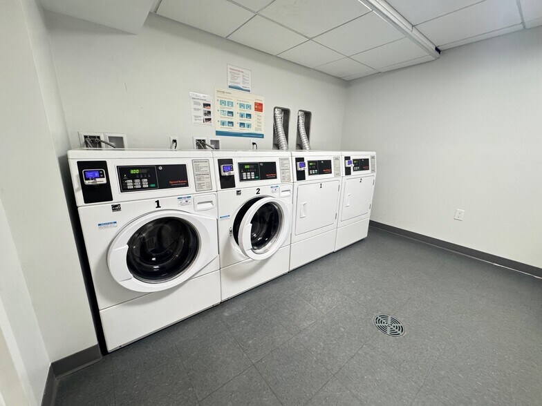 Building Photo - 250 Meridian St