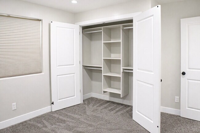 Building Photo - Like-New 3-Bed, 2-Bath Home in Enterprise – Modern, Bright & Move-In Ready!