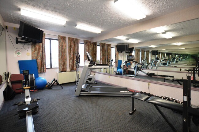 Building Photo - 10 Kellogg Rd