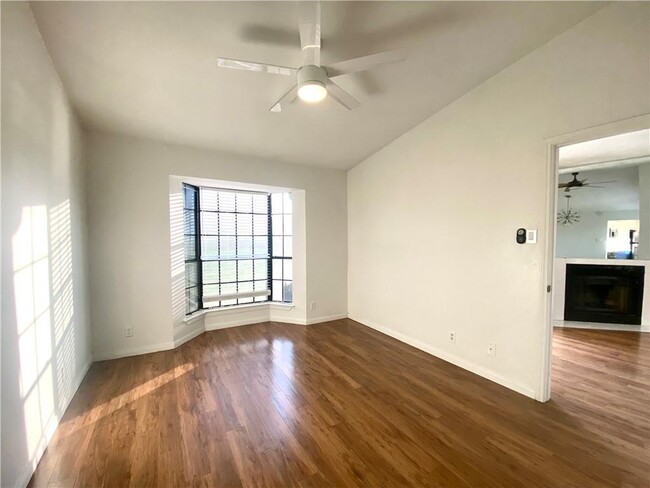 Building Photo - 1601 Faro Dr