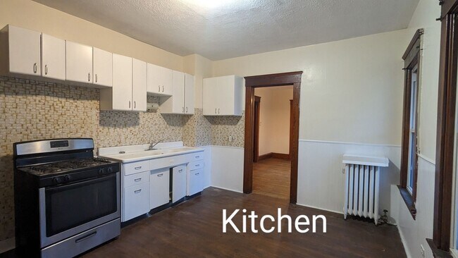 Building Photo - 3801 Mapledale Ave