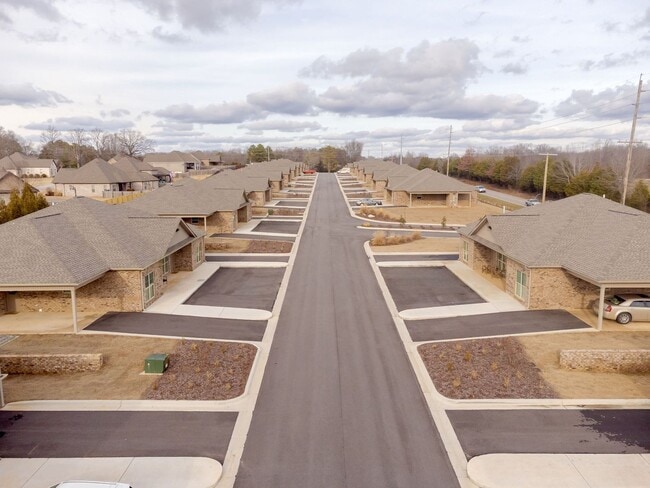 Building Photo - 215 Bentbrook Dr