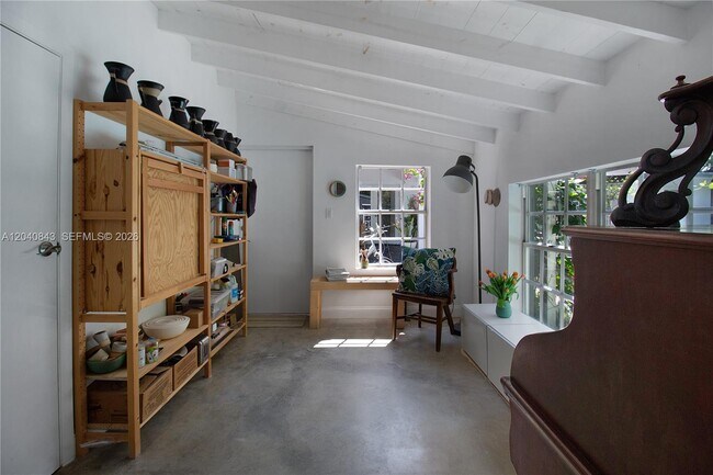 Building Photo - 7420 SW 53rd Pl