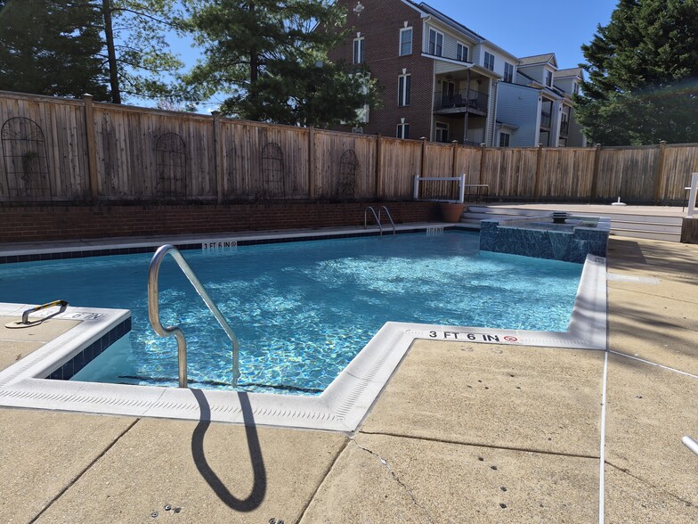 Building Photo - 1602 W Abingdon Dr