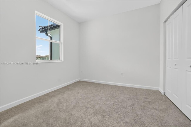 Building Photo - 2748 SE 26th Ave