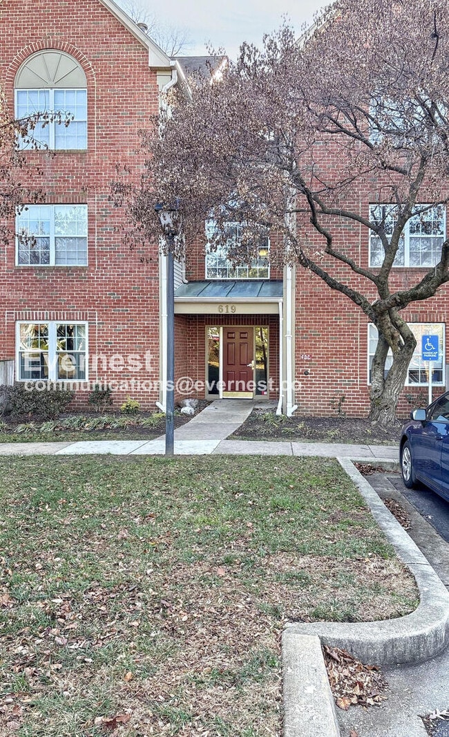 Building Photo - 619 Admiral Dr