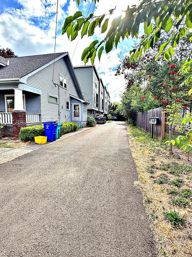 Building Photo - 4209 SE 80th Ave