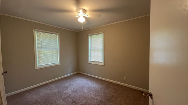 Building Photo - 1095 Foster Cir