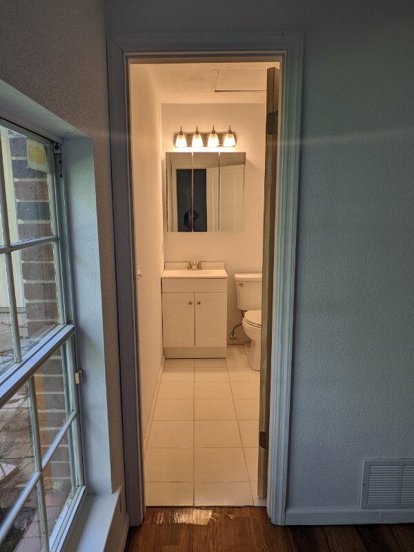 Building Photo - 1280 Gallaten Rd