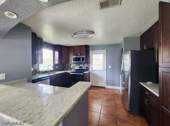 Building Photo - 416 Banyon Tree Cir