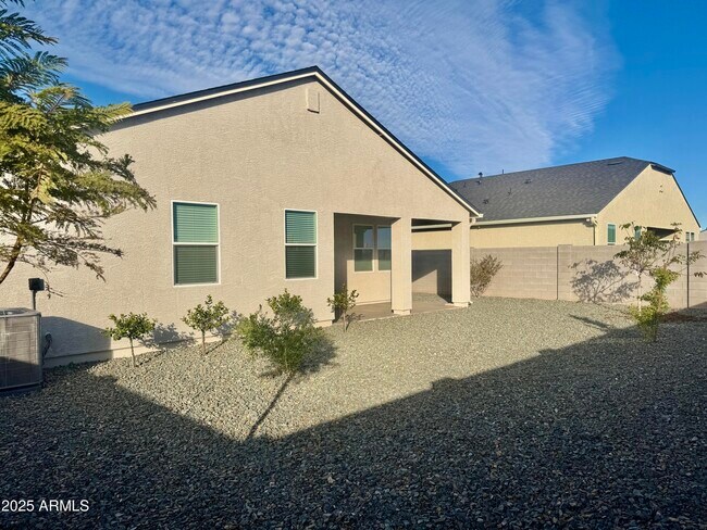 Building Photo - 5835 E Freesia Ln