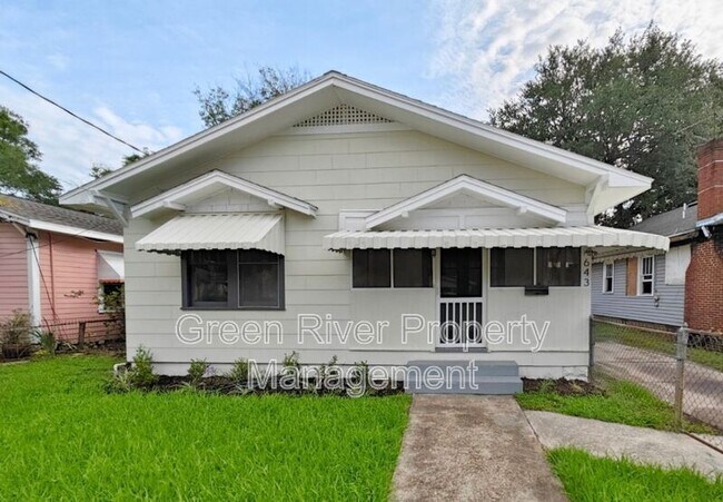 Building Photo - 643 Linwood Ave