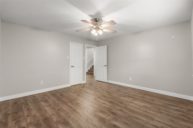 Building Photo - 2105 Murfield Dr