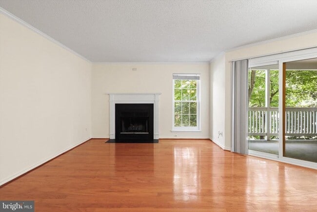 Building Photo - 1527 Lincoln Way