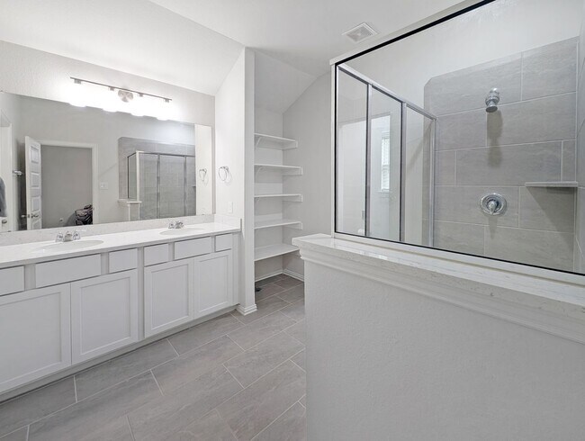 Building Photo - Inviting 3 Bed / 2.5 Bath Townhome with Flex Space & Easy I-10 Access in Katy