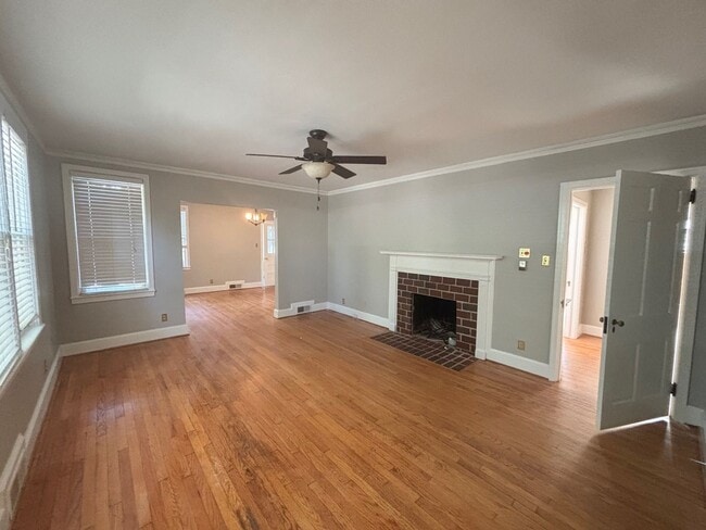 Building Photo - Forest Acres 3 Bedroom 2 Bath
