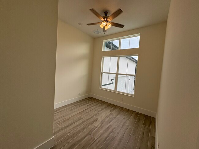 Building Photo - 555 Sanctuary Golf Pl