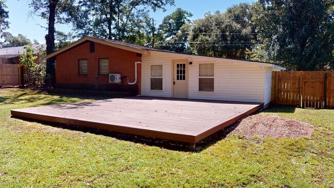 Building Photo - 4403 Ventura Dr