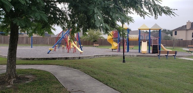 Building Photo - 2702 Golden Hills Ct