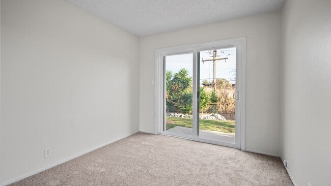 Building Photo - 4 Bedroom home with RV parking