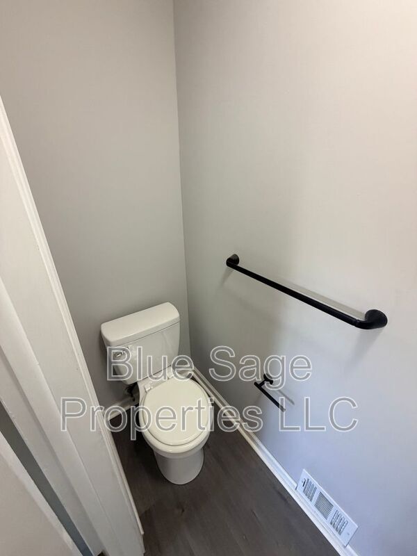 Building Photo - 205 Juniper Rd