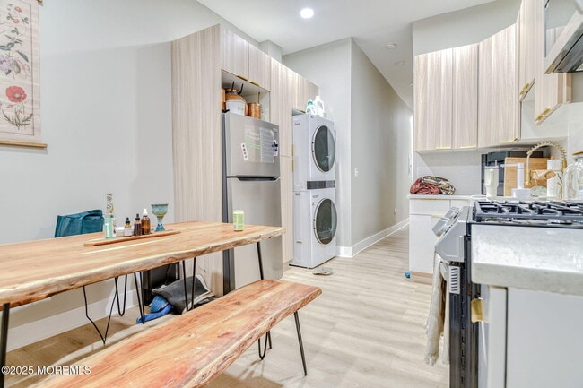 Building Photo - 308 7th Ave