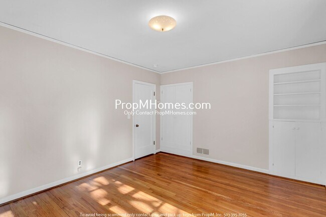 Building Photo - Timeless Updated Home in South Burlingame!...