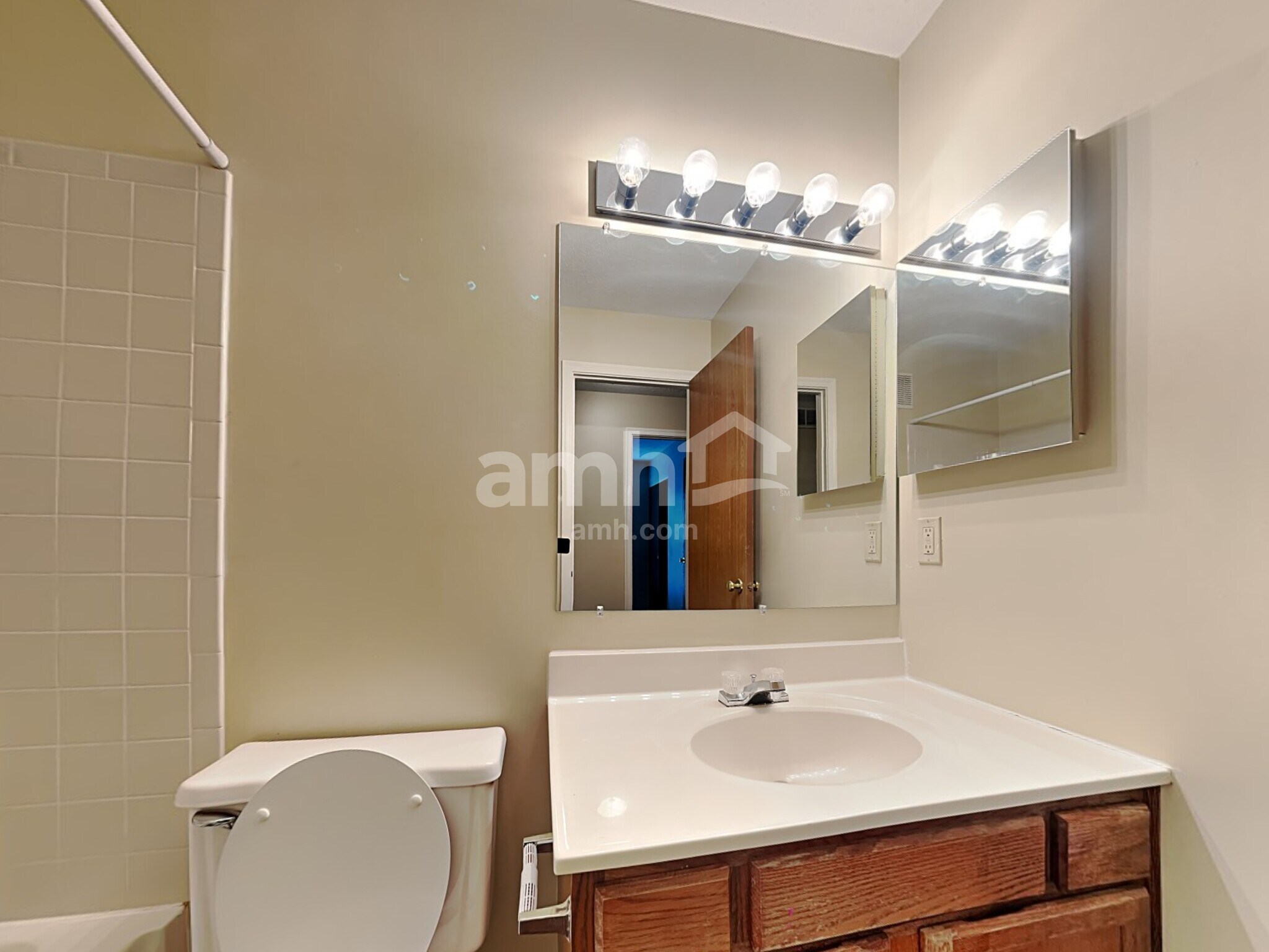 Building Photo - 6785 Upland Ct