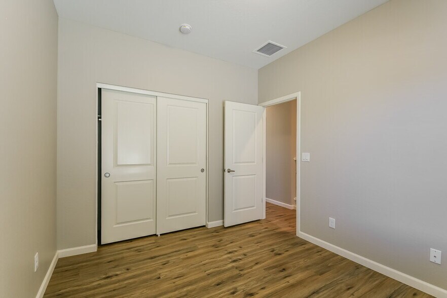 Building Photo - 18777 N 43rd Ave